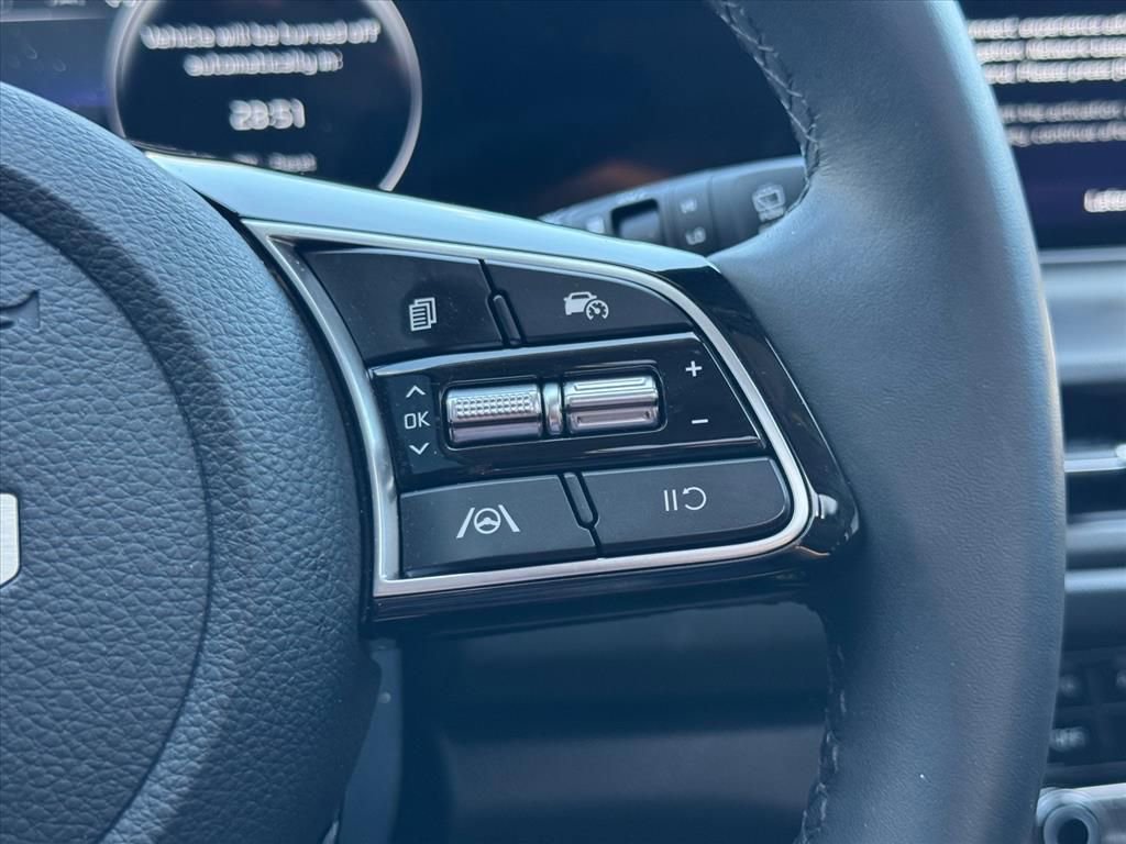 Certified 2025 Kia Seltos EX w/ EX Sunroof Package image 18