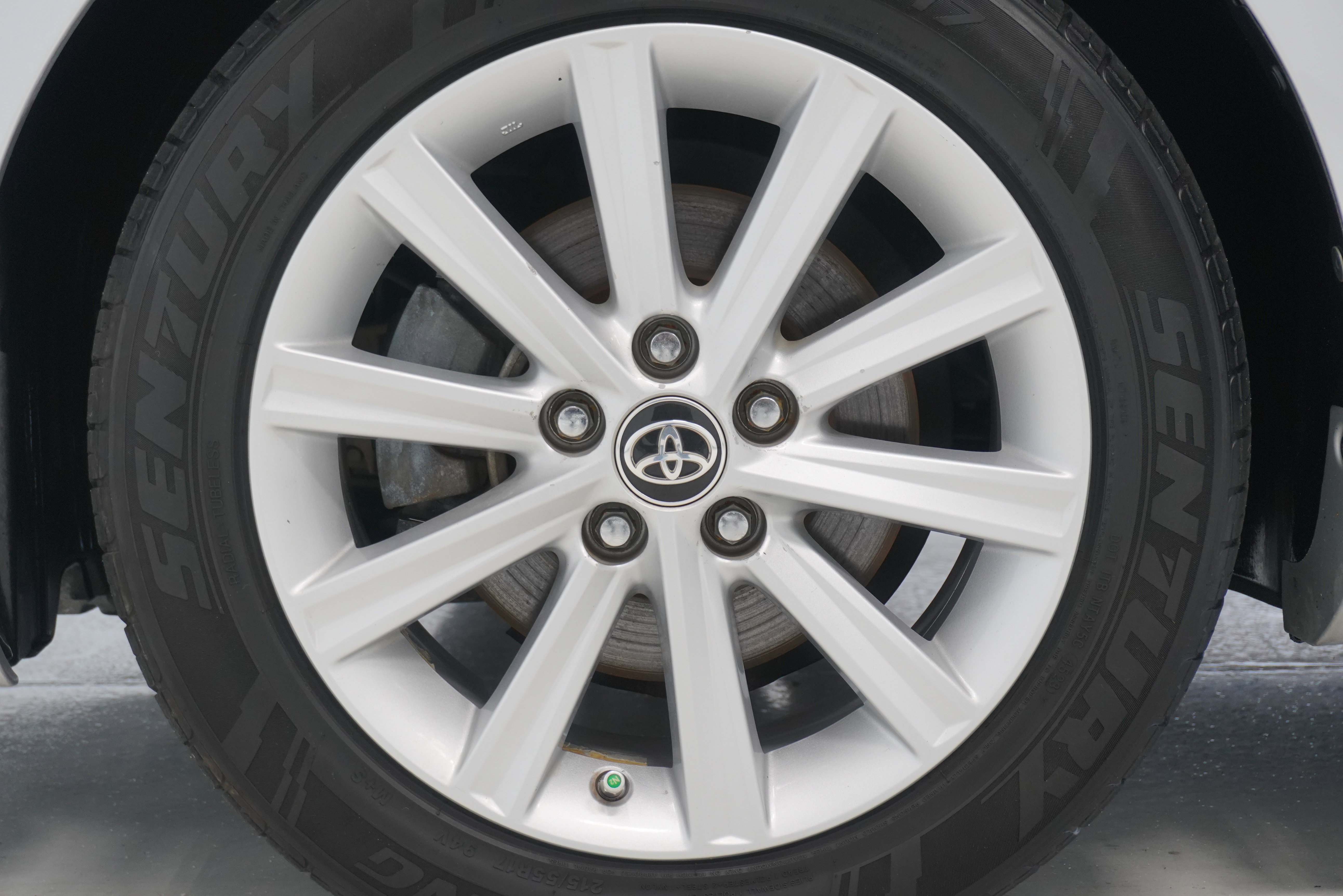Used 2014 Toyota Camry XLE FWD image 23