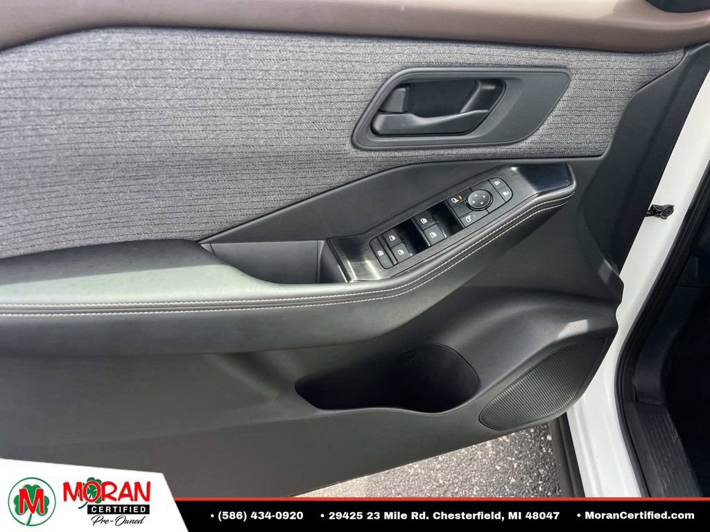 Used 2022 Nissan Rogue S AWD/4WD image 14