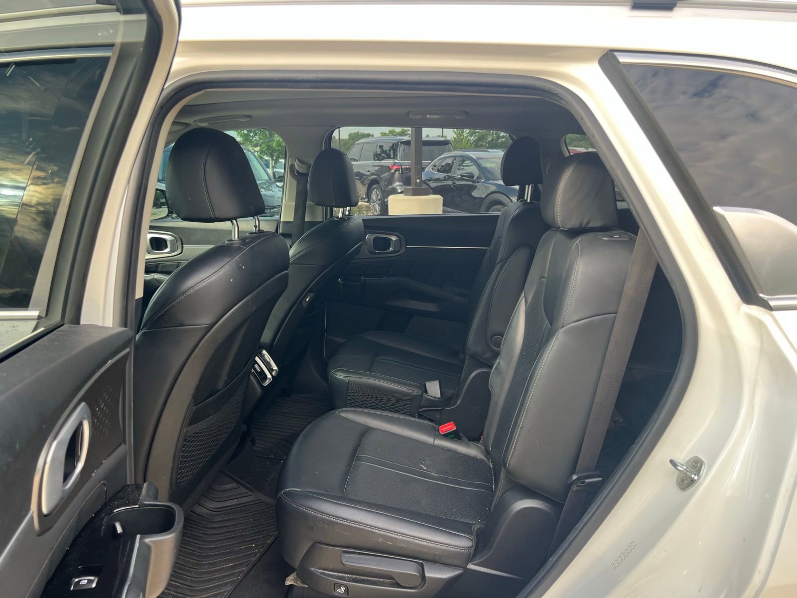 Used 2022 Kia Sorento SX w/ Panoramic Sunroof Package AWD/4WD image 13