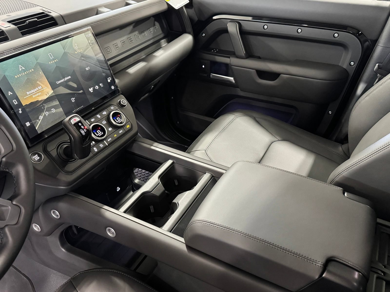 New 2026 Land Rover Defender 110 X-Dynamic SE AWD/4WD image 15