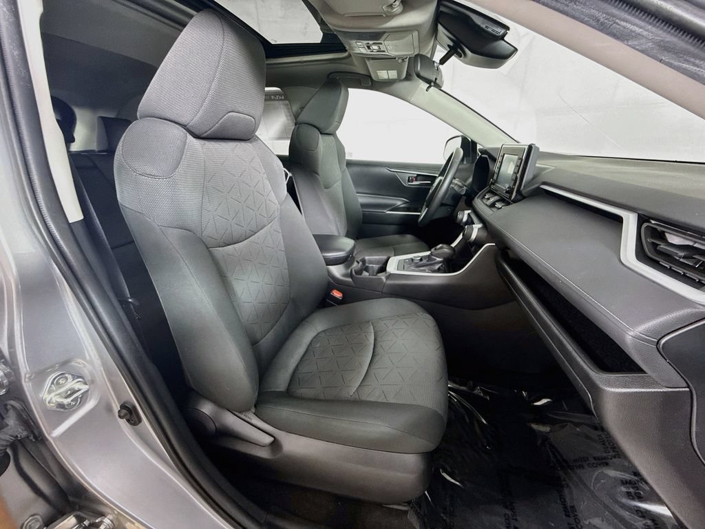 Used 2021 Toyota RAV4 XLE w/ Convenience Package AWD/4WD image 33