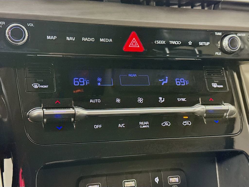 Used 2023 Kia Carnival SX image 18