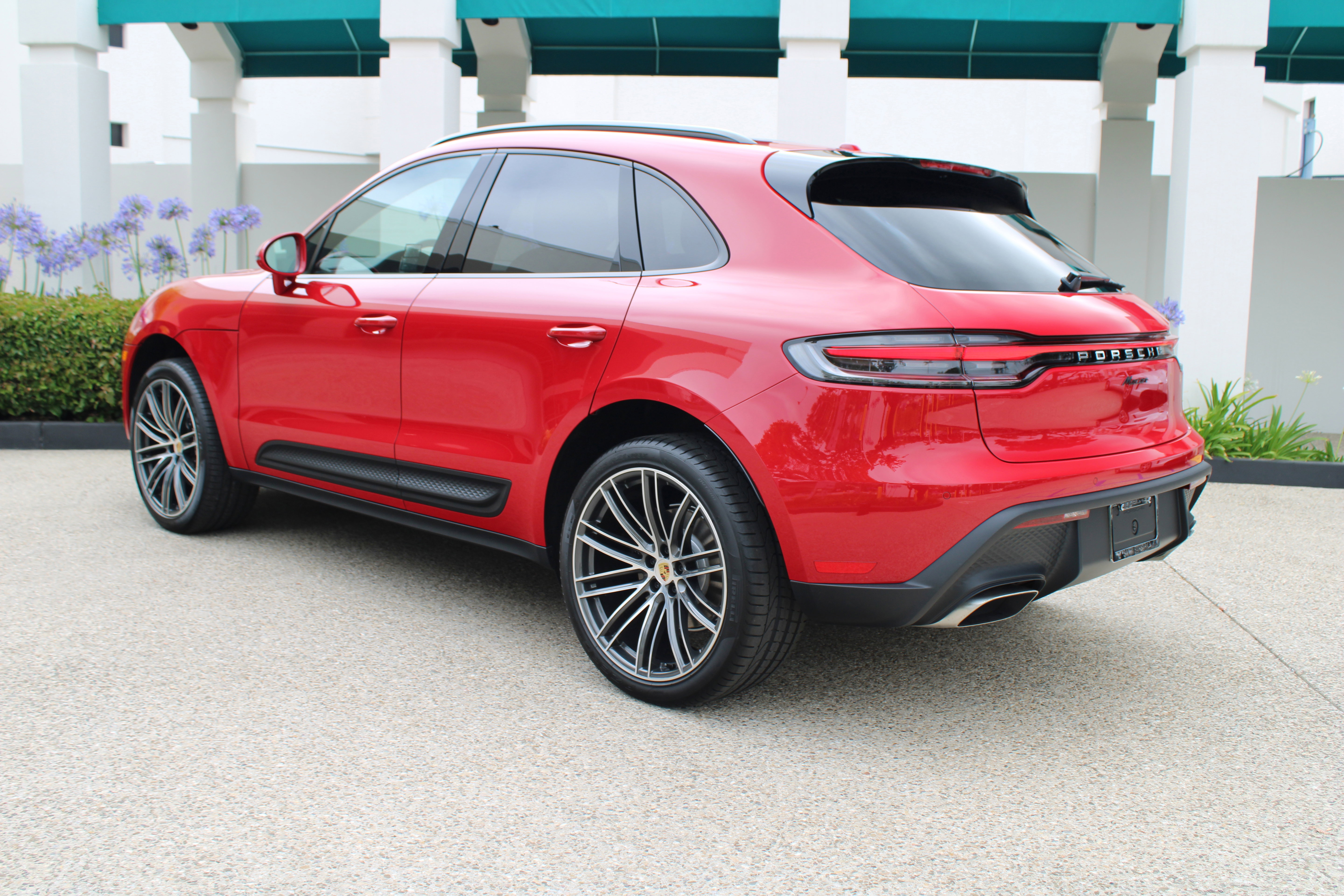 New 2025 Porsche Macan image 3