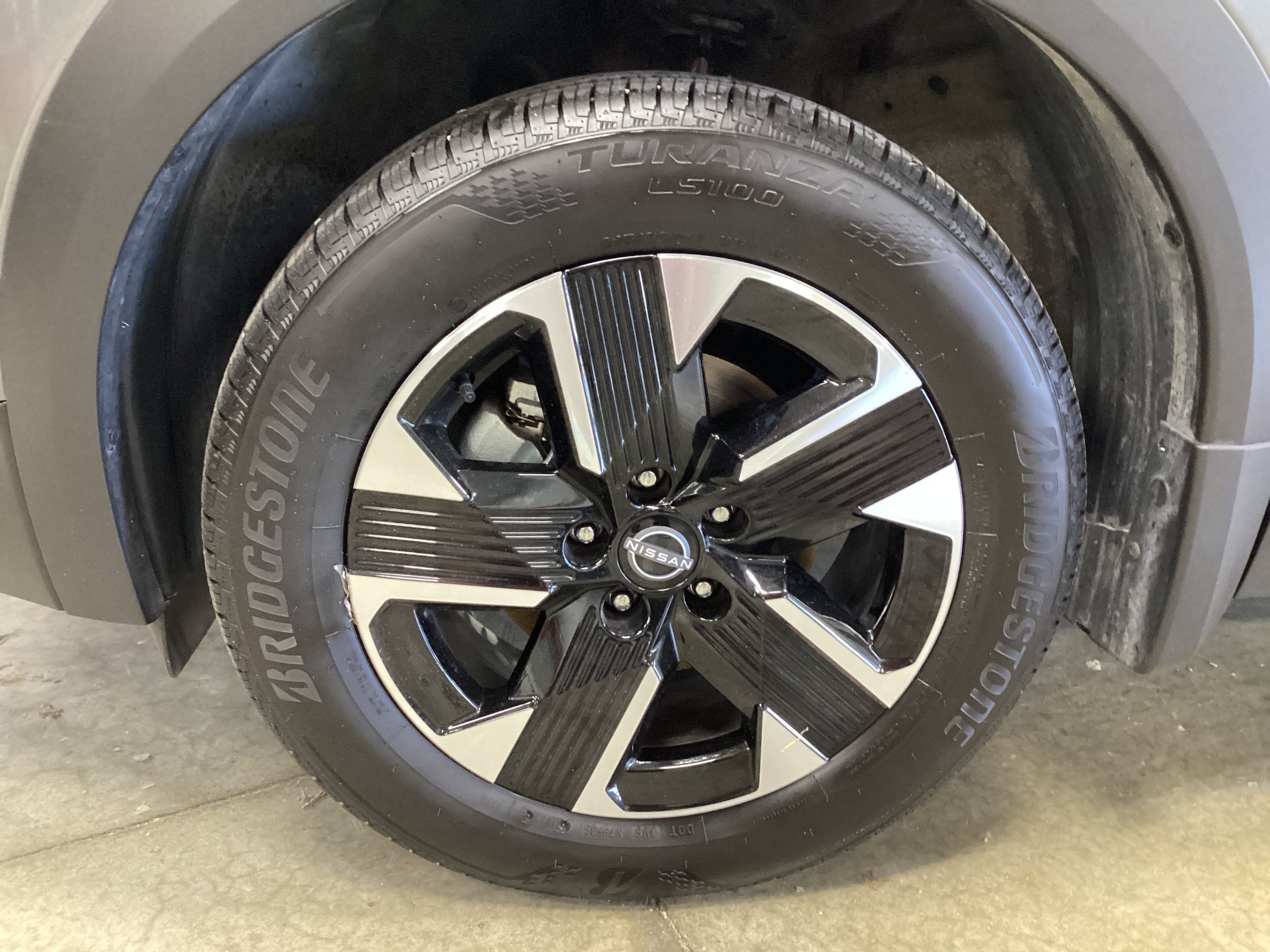 Used 2025 Nissan Kicks SR AWD/4WD image 9