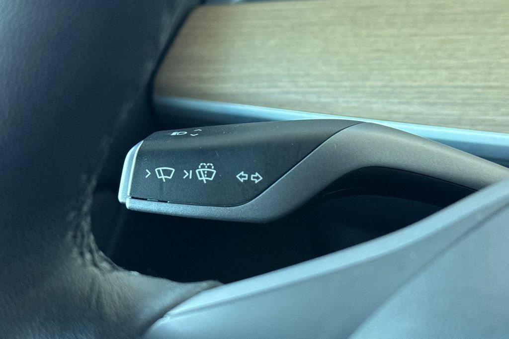 Used 2022 Tesla Model Y Performance AWD/4WD image 29