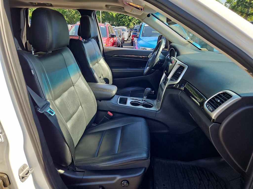 Used 2013 Jeep Grand Cherokee Laredo AWD/4WD image 16
