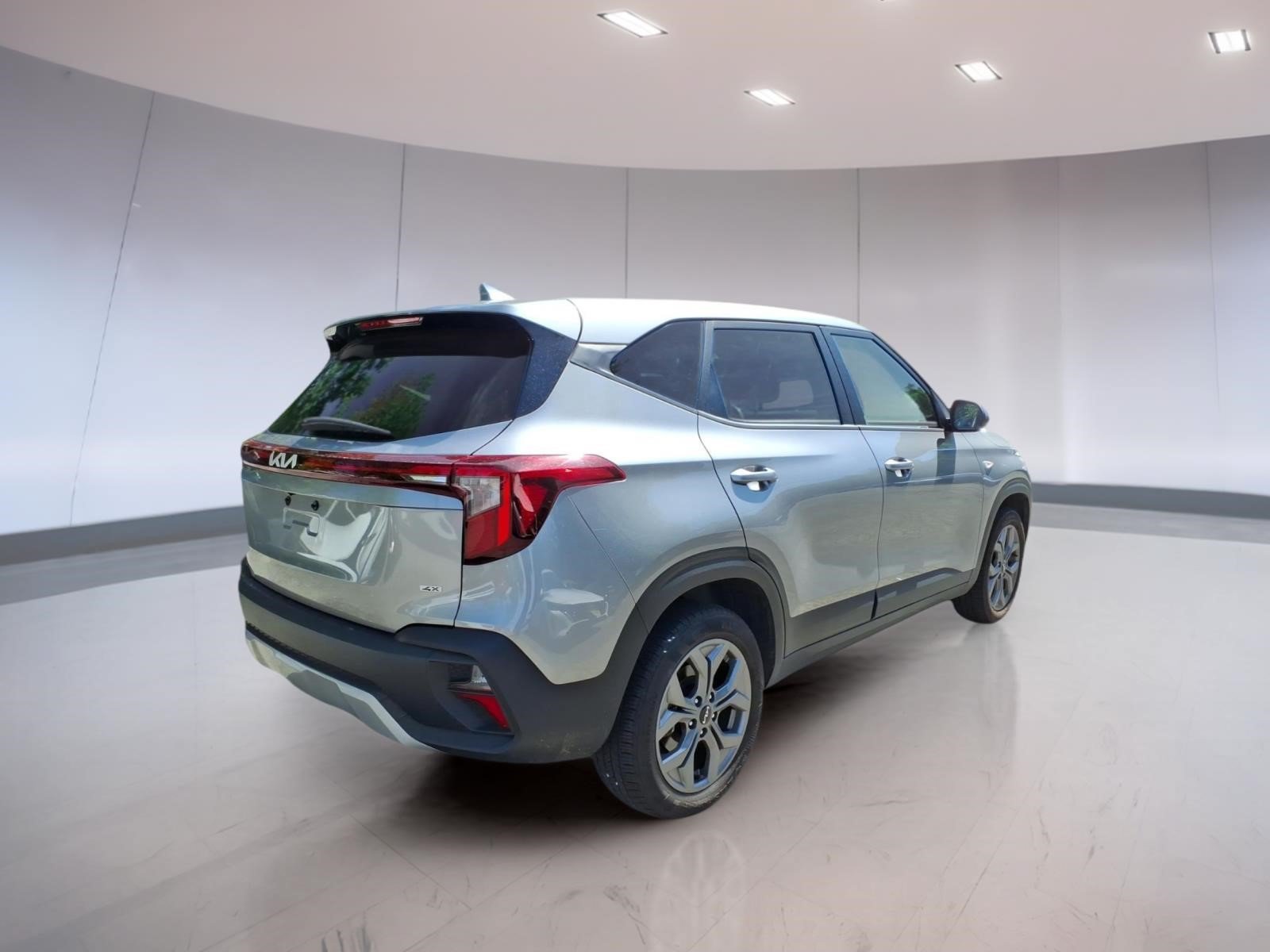 Used 2025 Kia Seltos LX AWD/4WD image 4