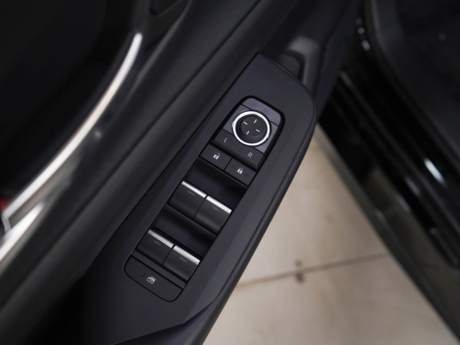 Used 2026 Toyota Prius Plug-In Hybrid w/ Limited Premium Package image 21