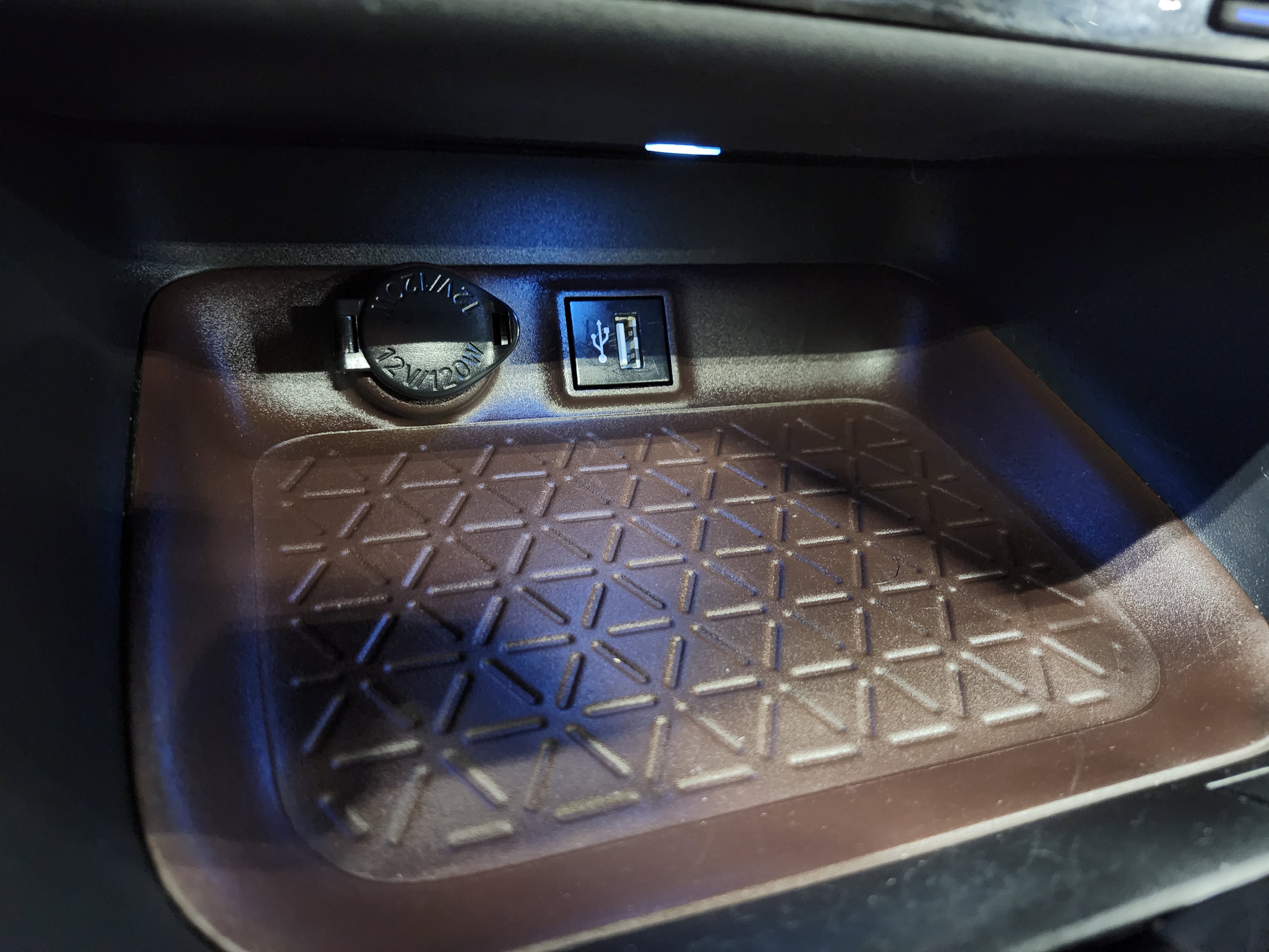 Used 2023 Toyota RAV4 Limited image 9