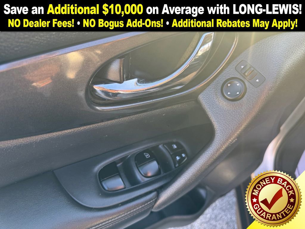 Used 2018 Nissan Rogue SV image 16