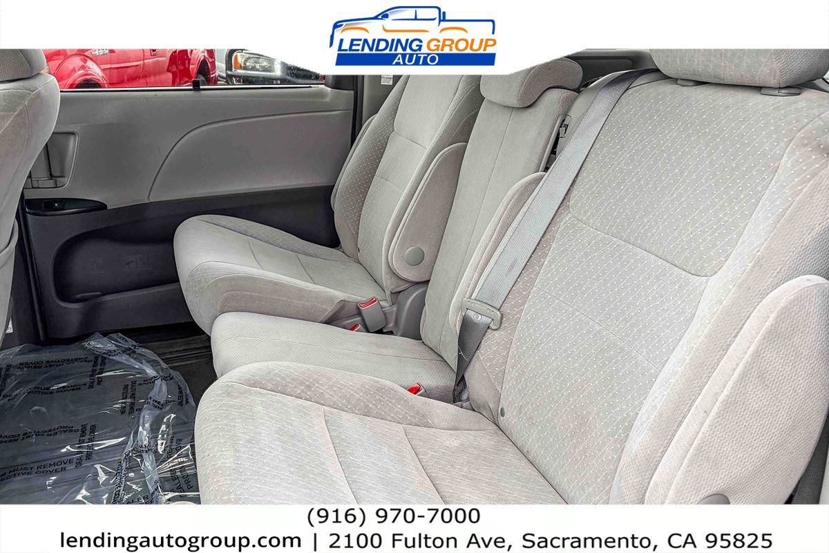 Used 2017 Toyota Sienna LE image 16