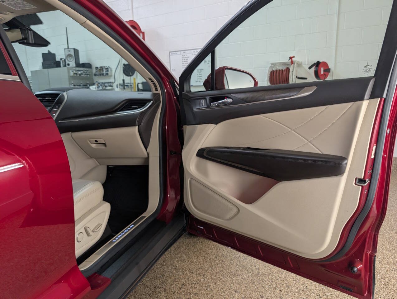 Used 2019 Lincoln MKC Reserve w/ MKC Technology Package AWD/4WD image 18
