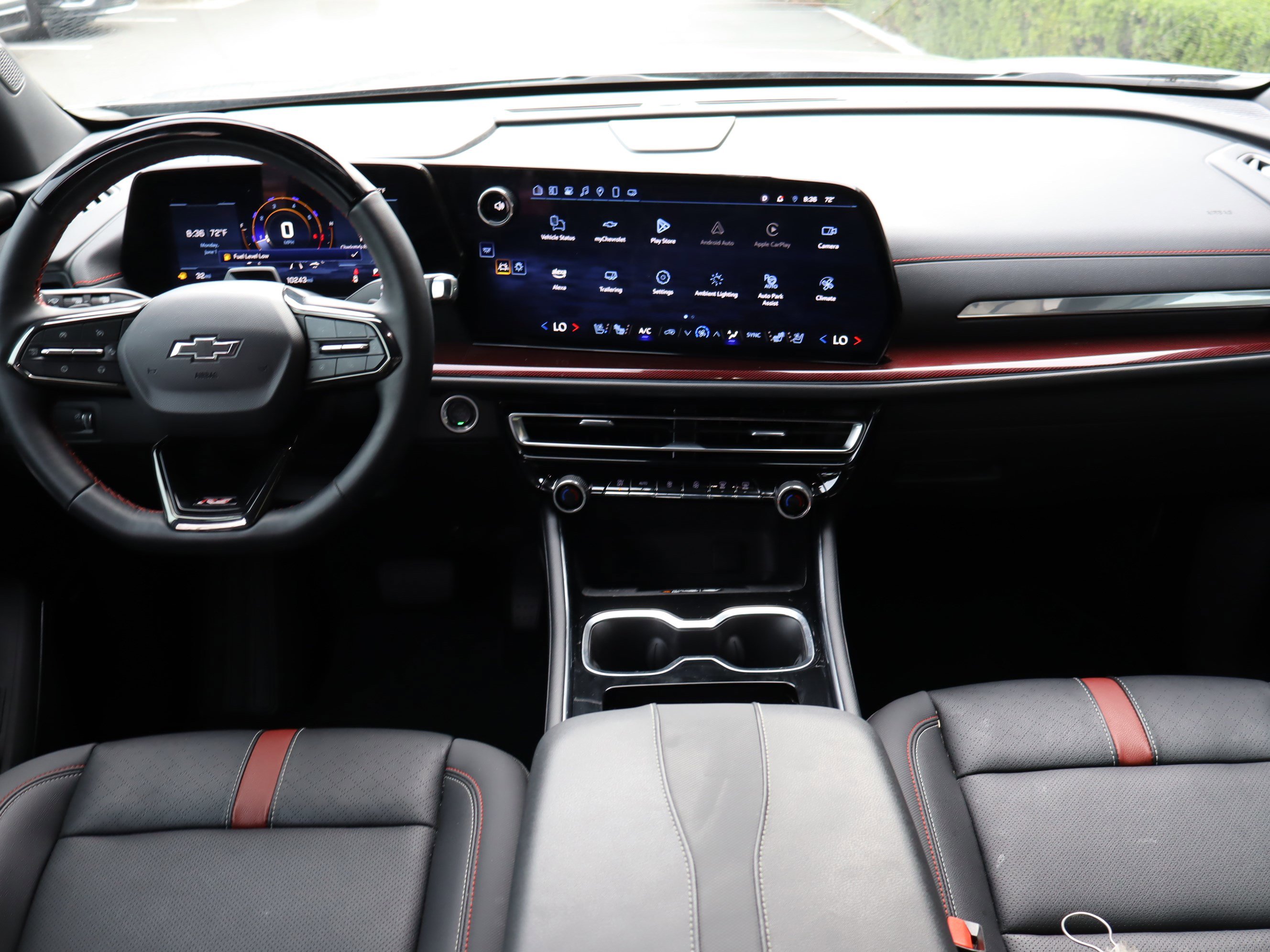 Used 2025 Chevrolet Traverse RS FWD image 14
