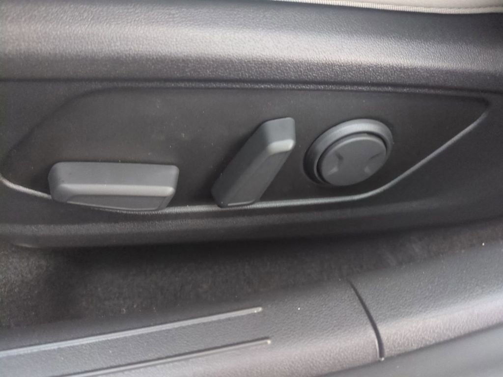 New 2026 Hyundai Elantra Limited image 21