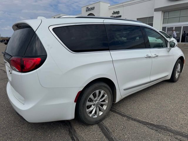 Used 2018 Chrysler Pacifica Touring-L FWD image 5