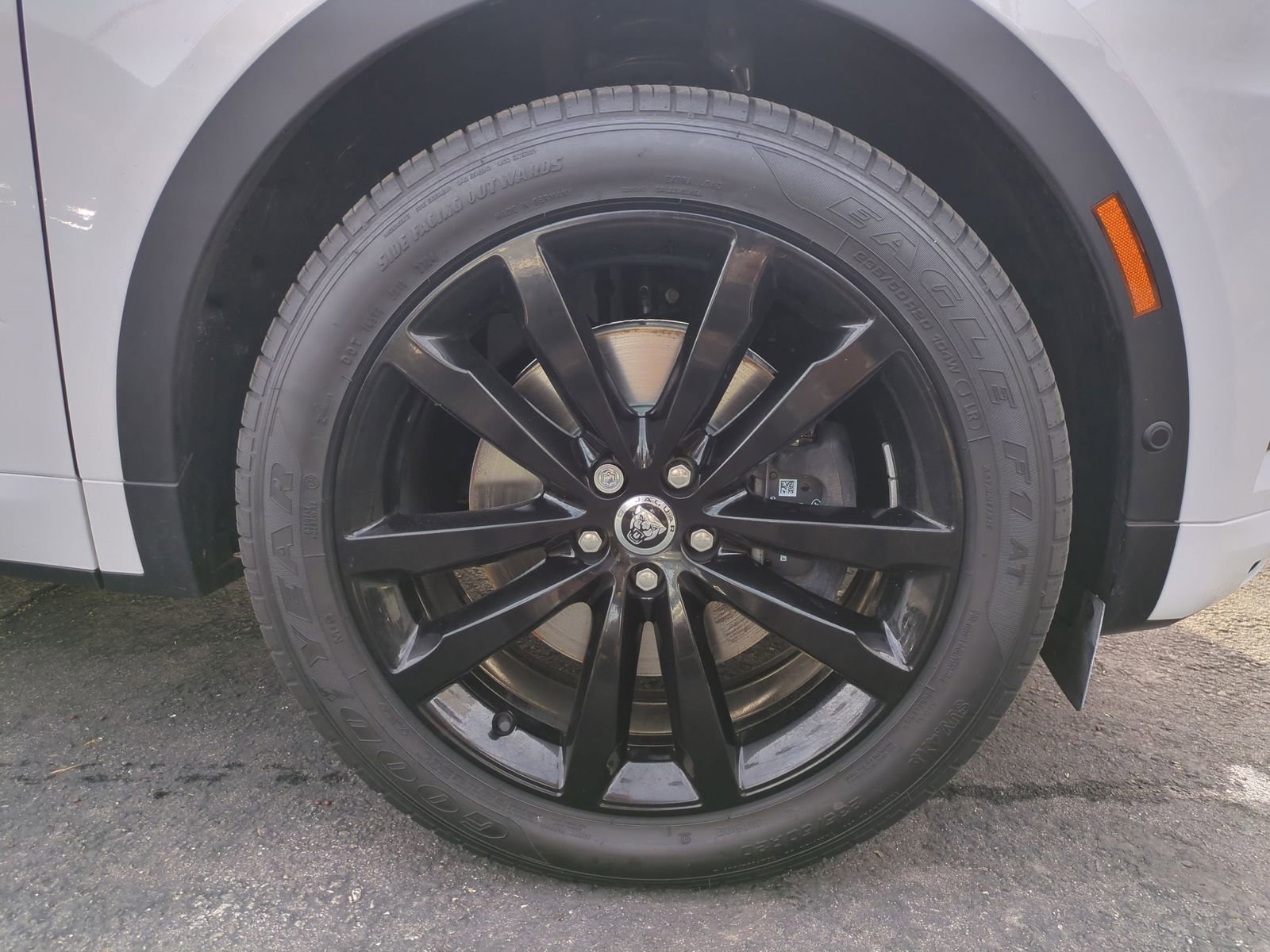 Used 2024 Jaguar E-PACE R-Dynamic SE image 9