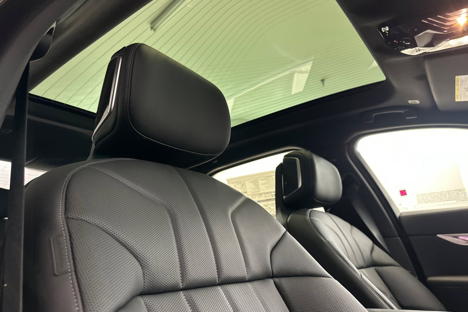 New 2026 BMW 750e xDrive w/ Executive Package AWD/4WD image 25
