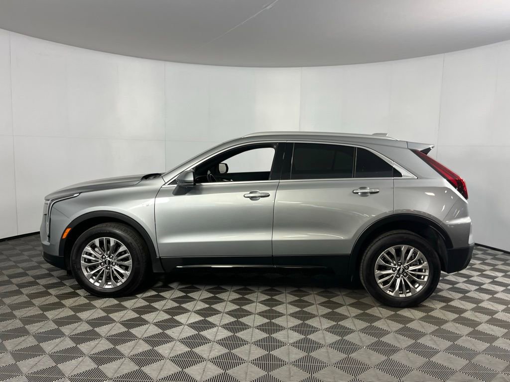 Used 2024 Cadillac XT4 Premium Luxury image 10