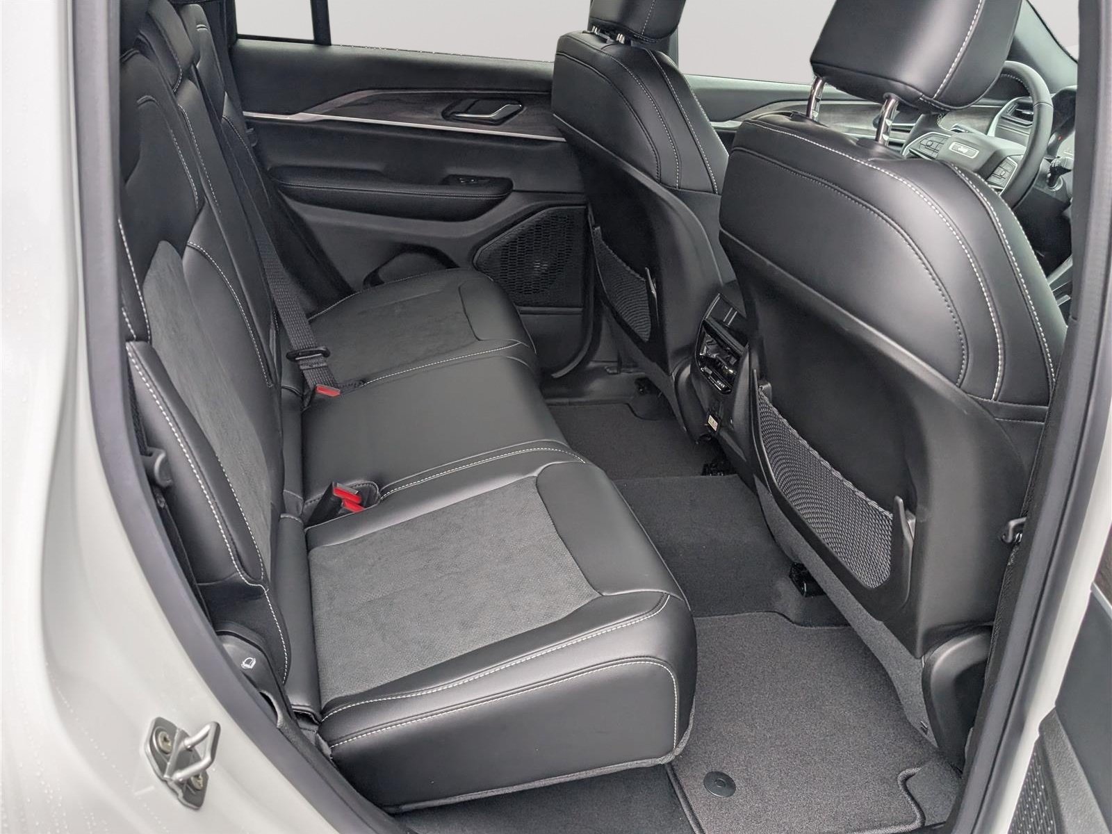 New 2026 Jeep Grand Cherokee Altitude AWD/4WD image 8