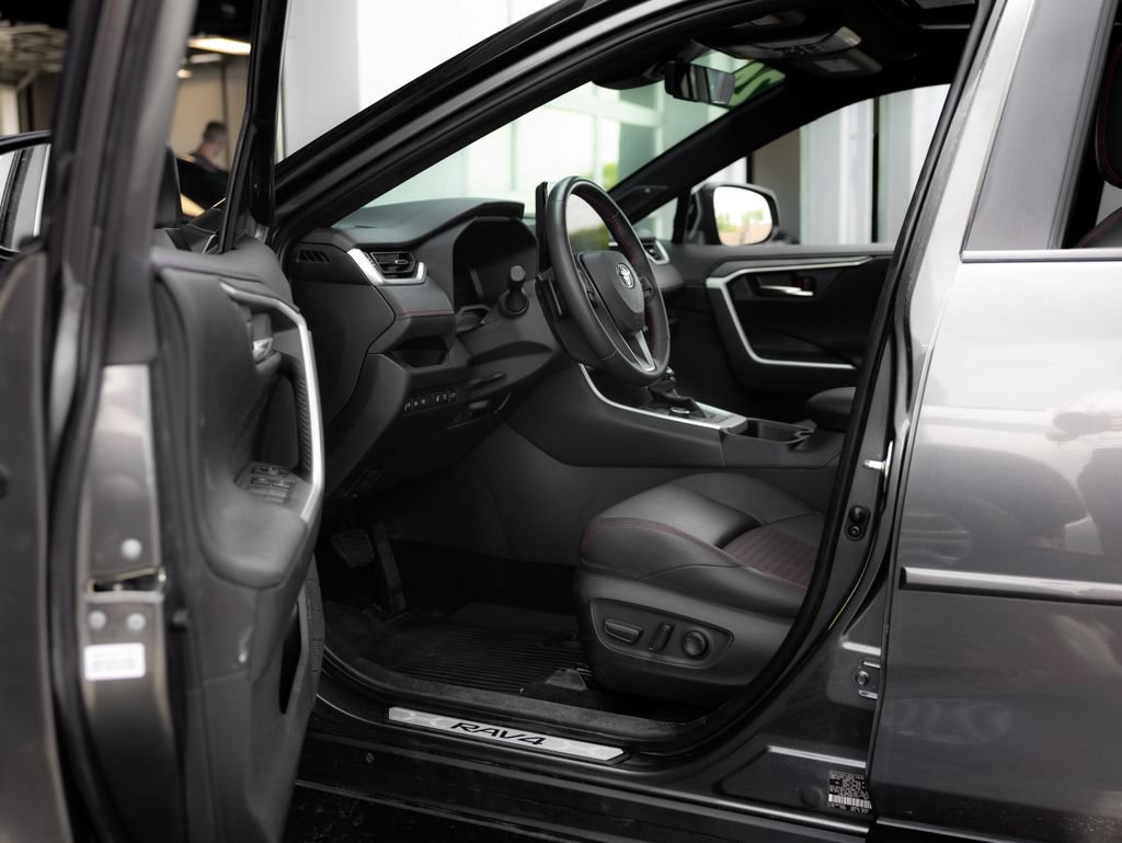 Used 2024 Toyota RAV4 XSE w/ Weather Package AWD/4WD image 30
