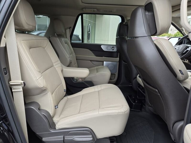 Used 2024 Lincoln Navigator L Reserve AWD/4WD image 21