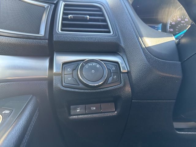 Used 2018 Ford Explorer XLT w/ Equipment Group 202A AWD/4WD image 16