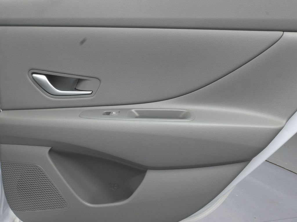 Certified 2025 Hyundai Elantra Sport FWD image 14