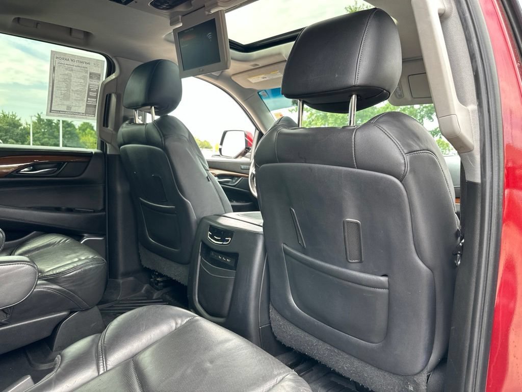 Used 2020 Cadillac Escalade Luxury AWD/4WD image 32