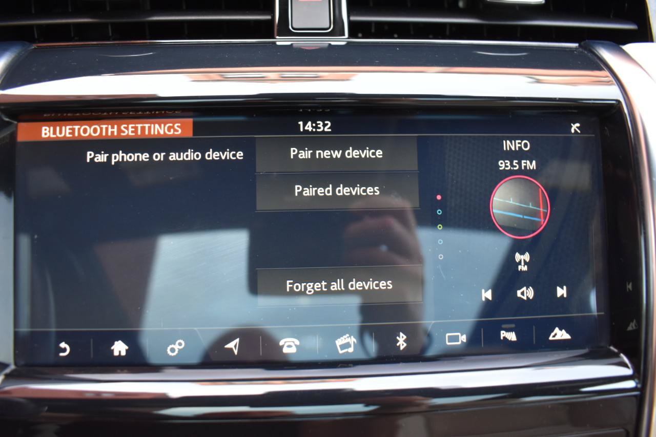 Used 2020 Land Rover Discovery Sport SE AWD/4WD image 30