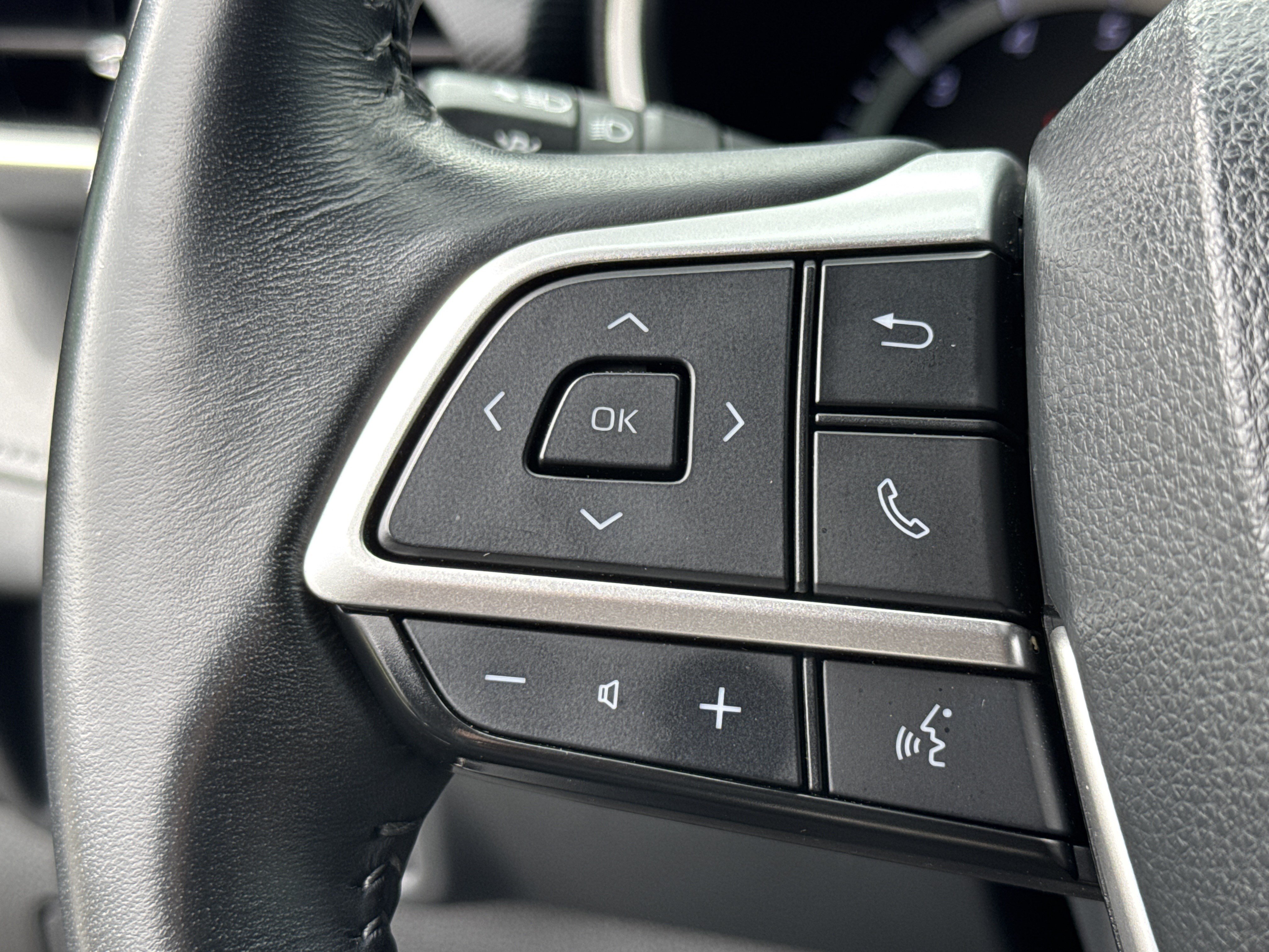 Used 2023 Toyota Highlander XSE AWD/4WD image 19