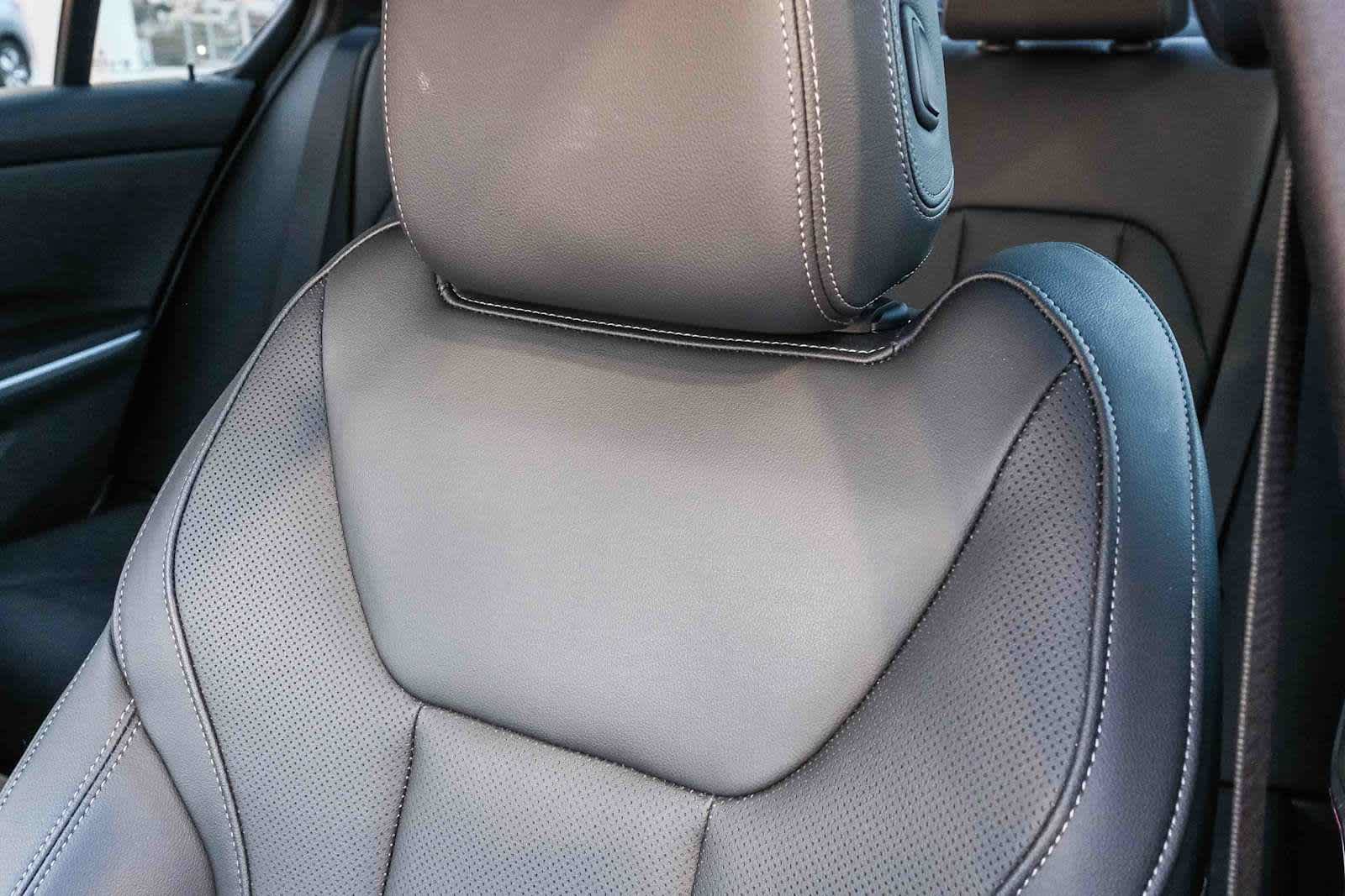 Used 2025 BMW 330i Sedan w/ Convenience Package RWD image 21