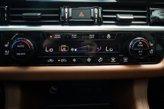 Used 2022 Nissan Pathfinder Platinum w/ Cargo Package image 22