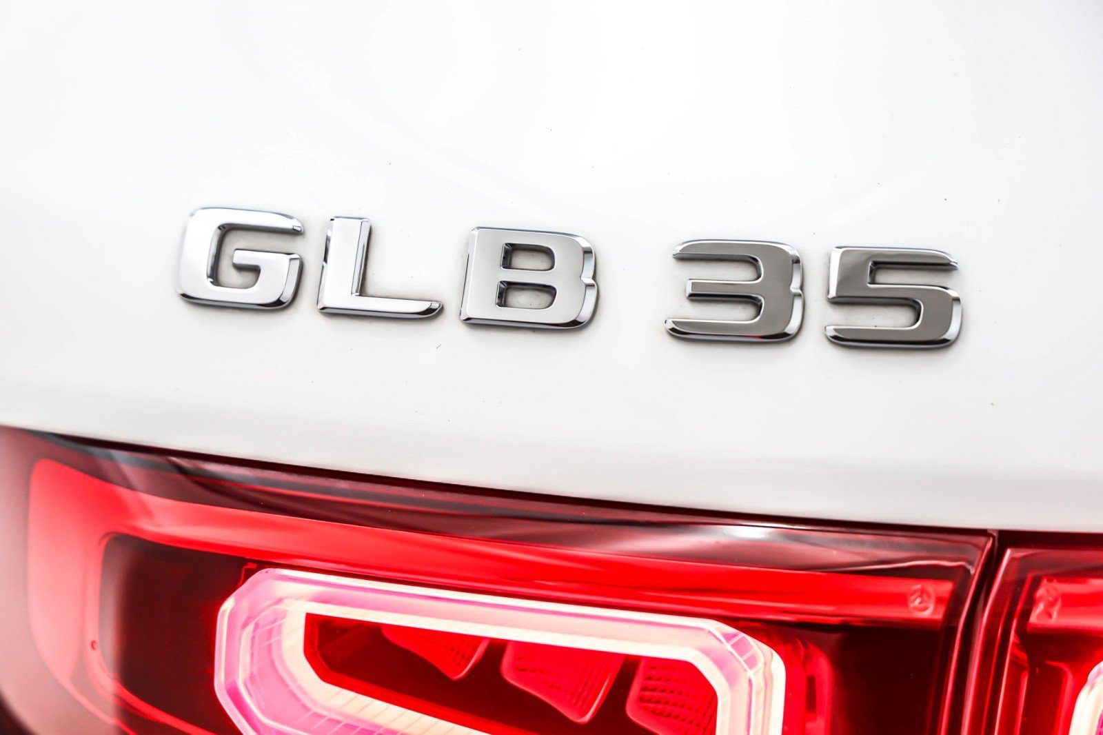 Used 2022 Mercedes-Benz GLB 35 AMG AMG GLB 35 4MATIC SUV image 9