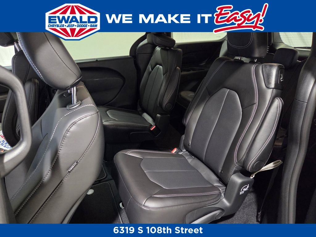 New 2026 Chrysler Pacifica Select FWD image 10