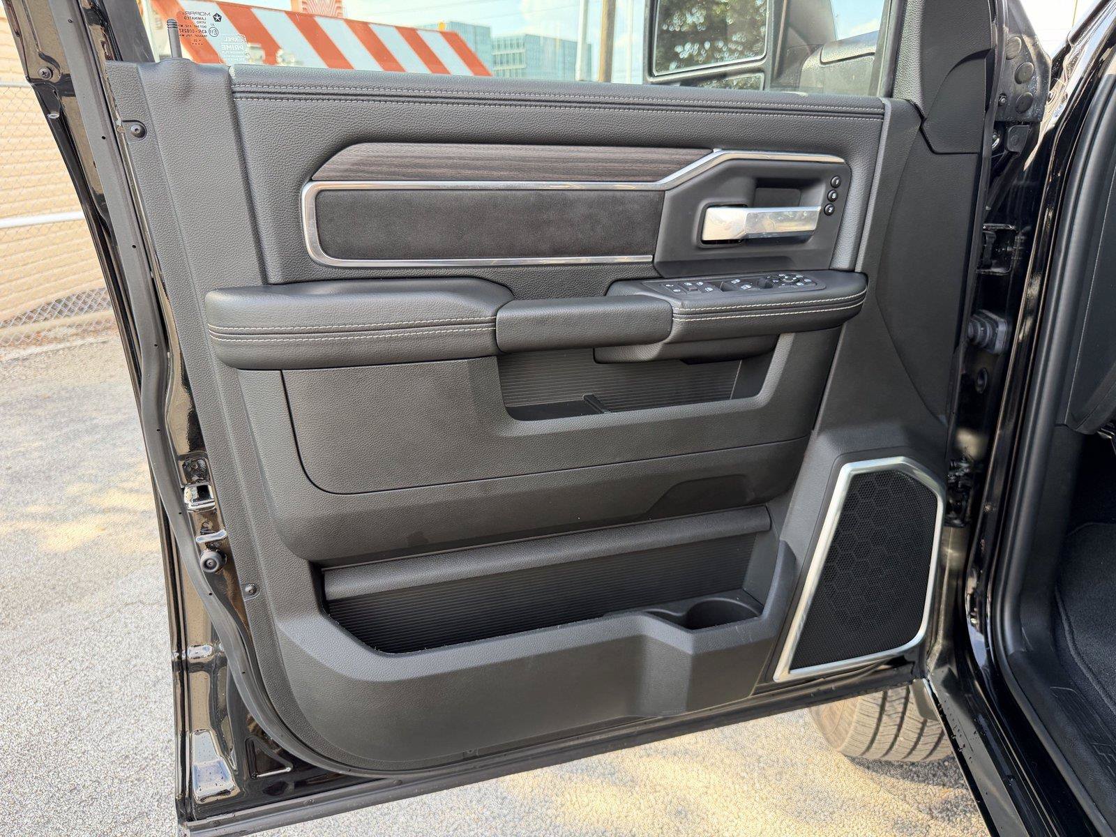 Used 2025 RAM 2500 Laramie AWD/4WD image 12