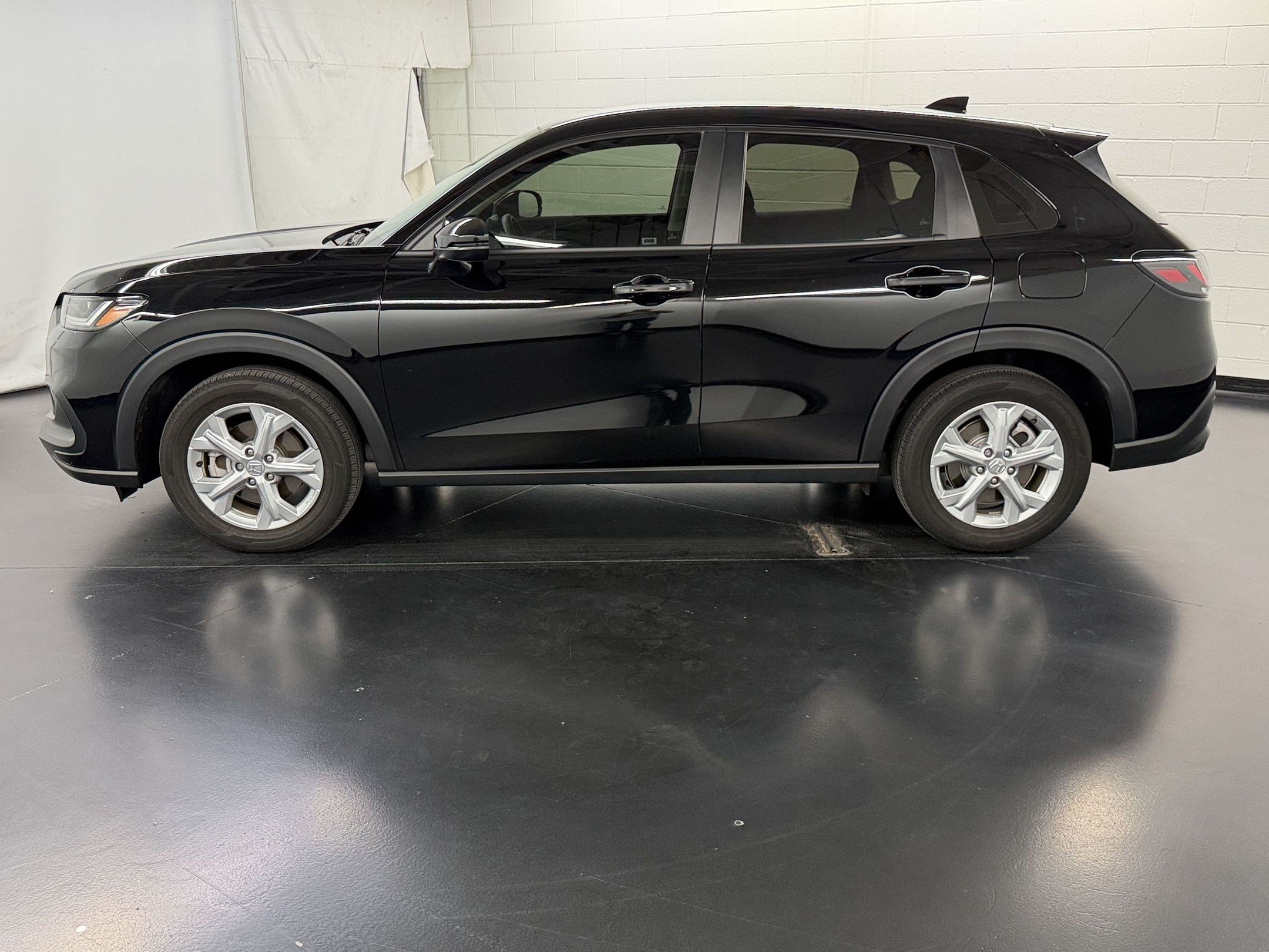Certified 2024 Honda HR-V LX image 2