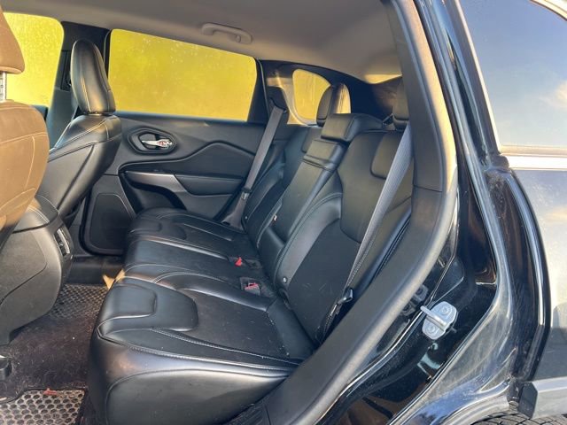 Used 2019 Jeep Cherokee Latitude Plus w/ Comfort/Convenience Group AWD/4WD image 13
