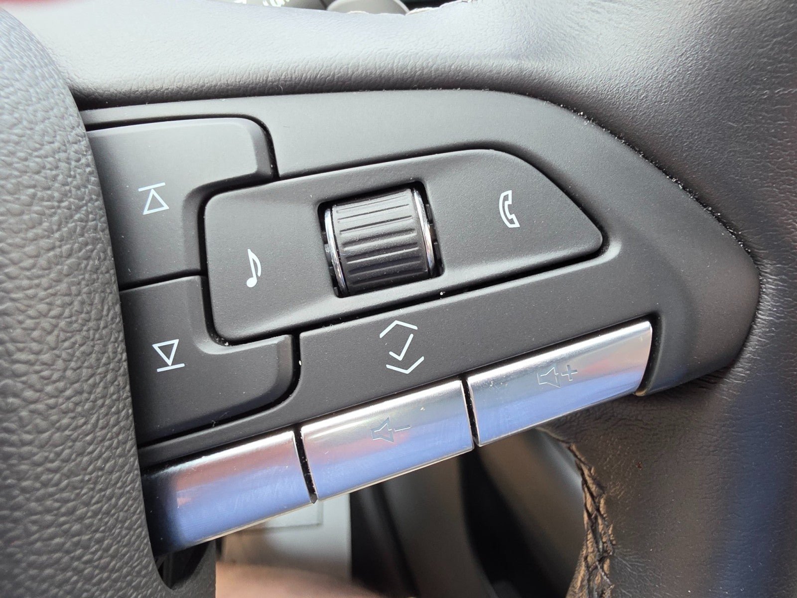 Used 2024 Cadillac XT4 Premium Luxury AWD/4WD image 41