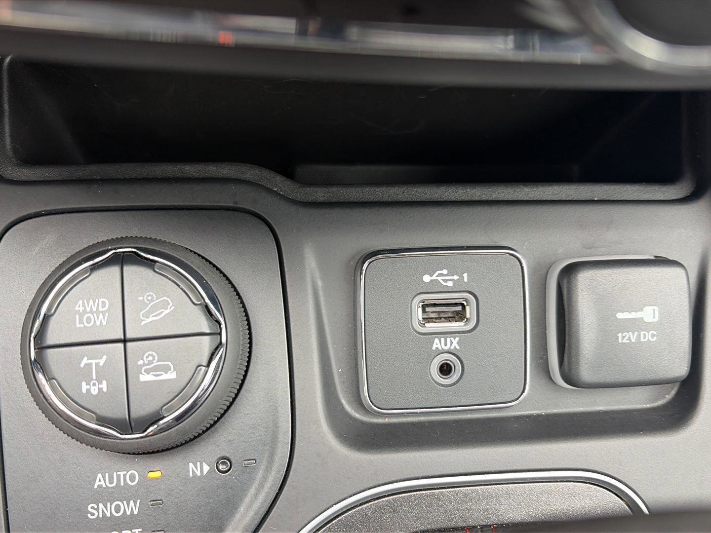 Used 2022 Jeep Cherokee Trailhawk AWD/4WD image 21