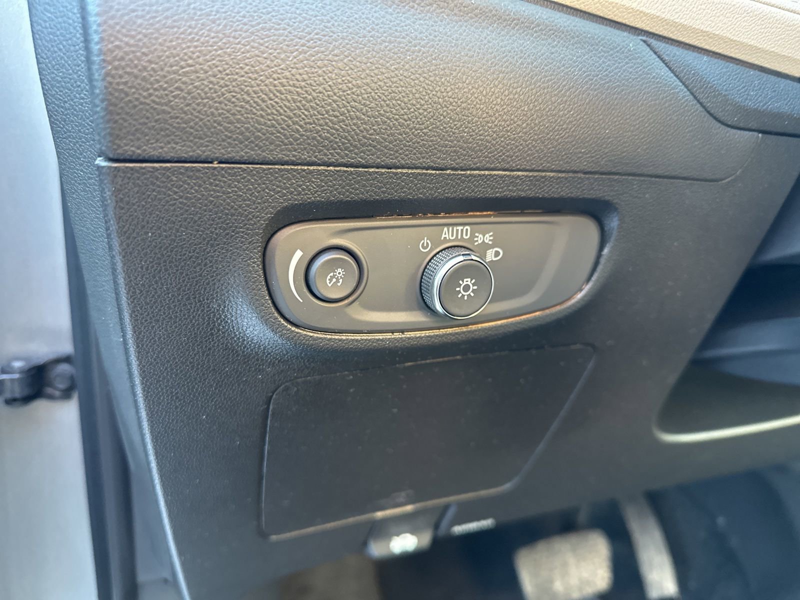 Used 2024 Buick Encore GX Avenir w/ Avenir Convenience Package image 18