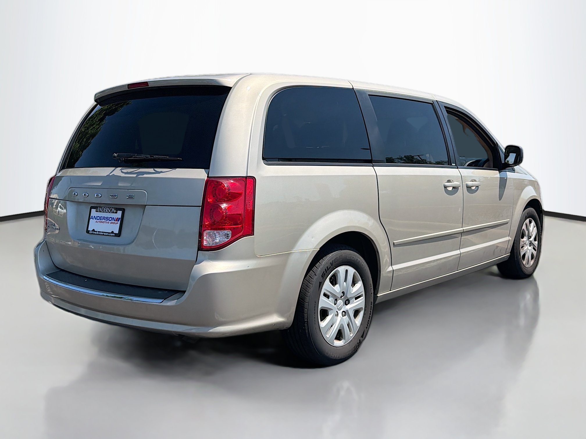 Used 2013 Dodge Grand Caravan SE FWD image 2