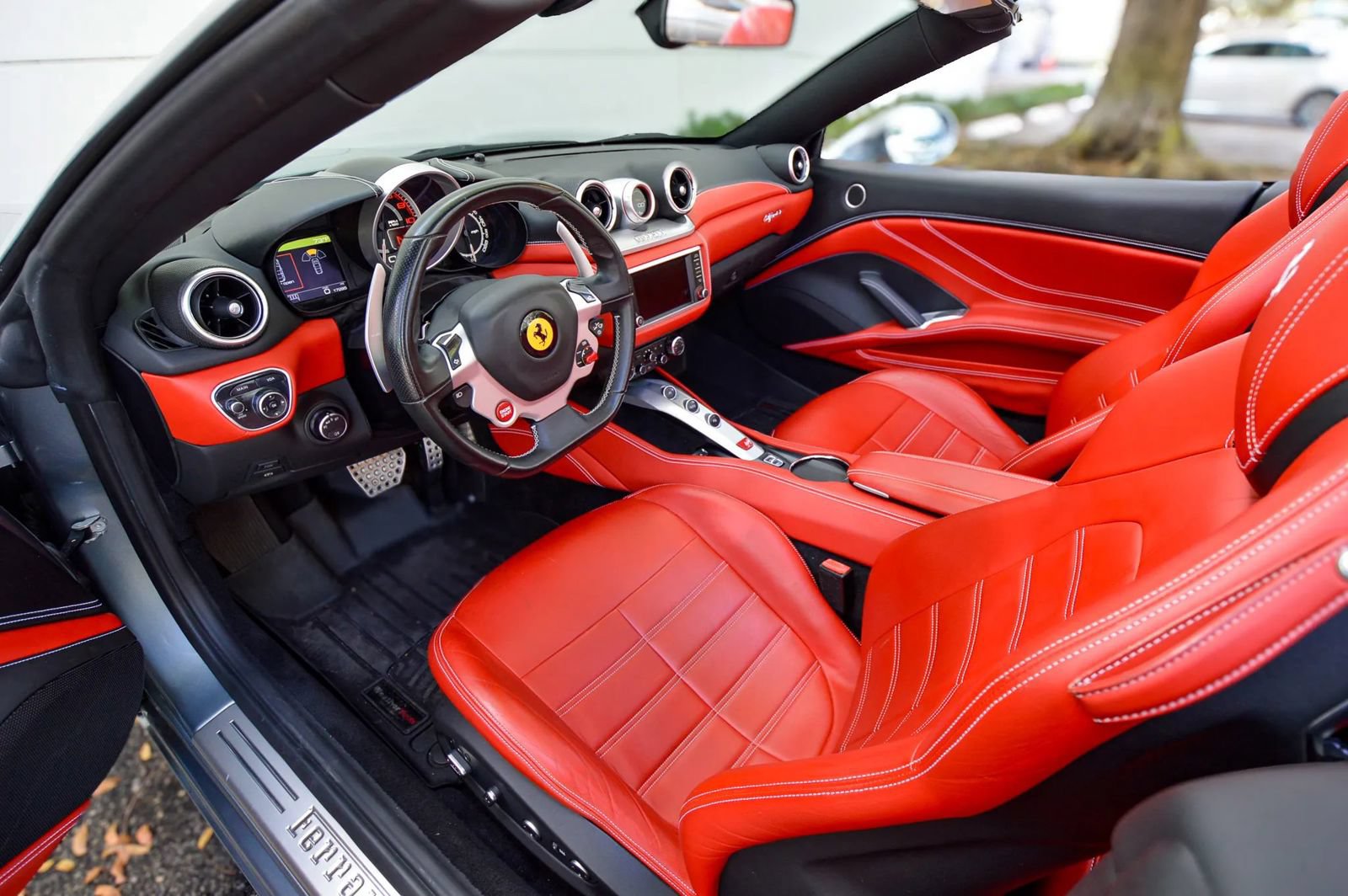 Used 2015 Ferrari California T RWD image 36