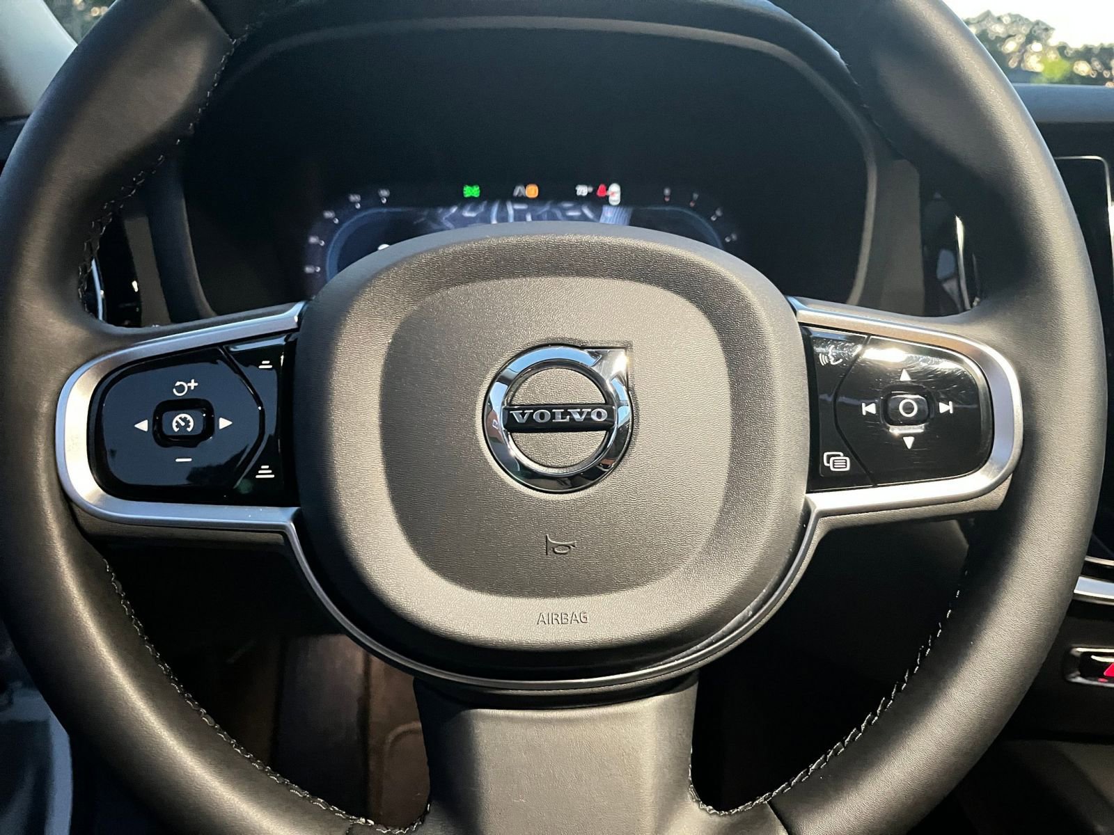Used 2025 Volvo V60 B5 Cross Country Plus image 27