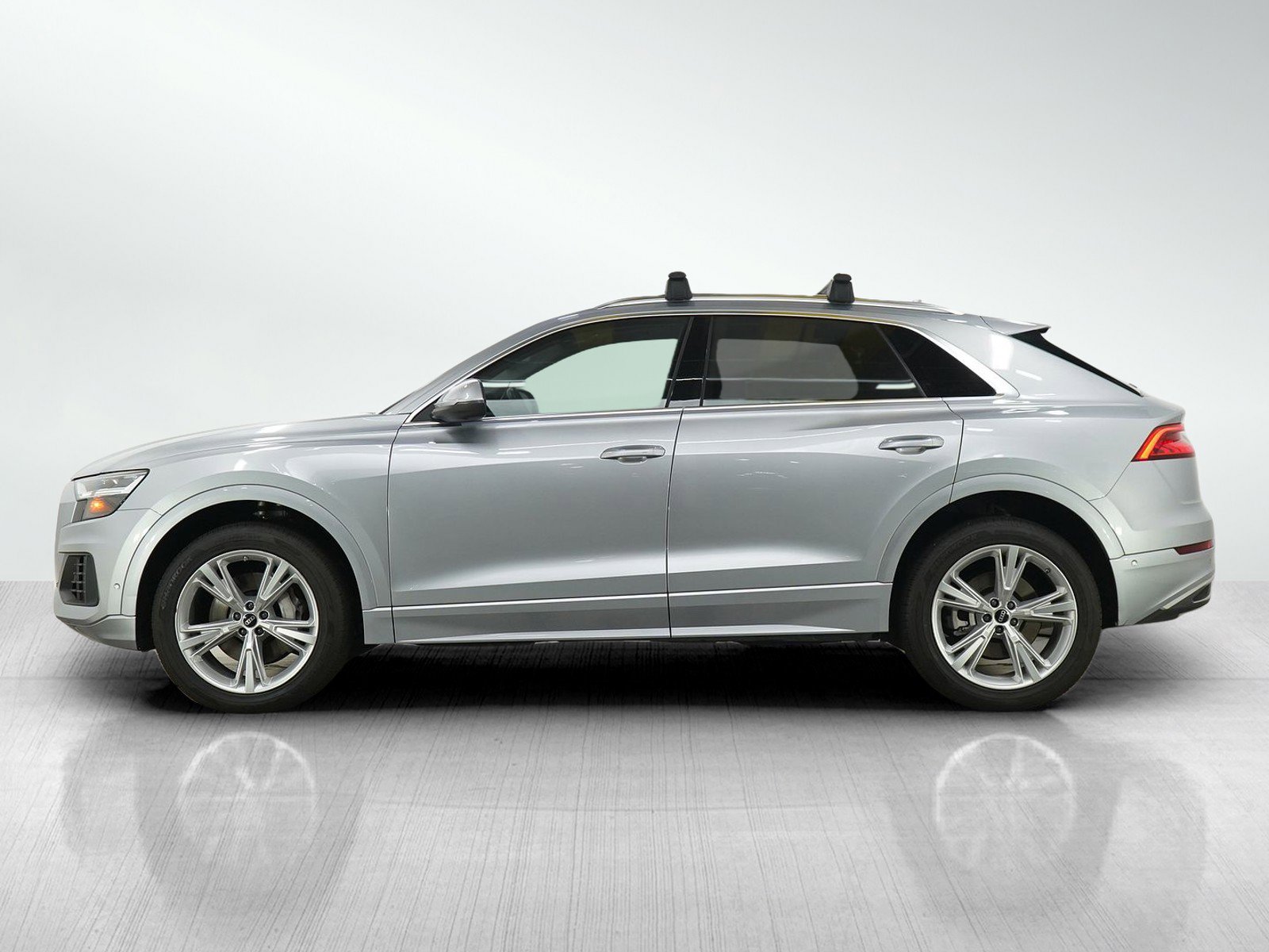 Used 2022 Audi Q8 Premium w/ Convenience Package AWD/4WD image 2
