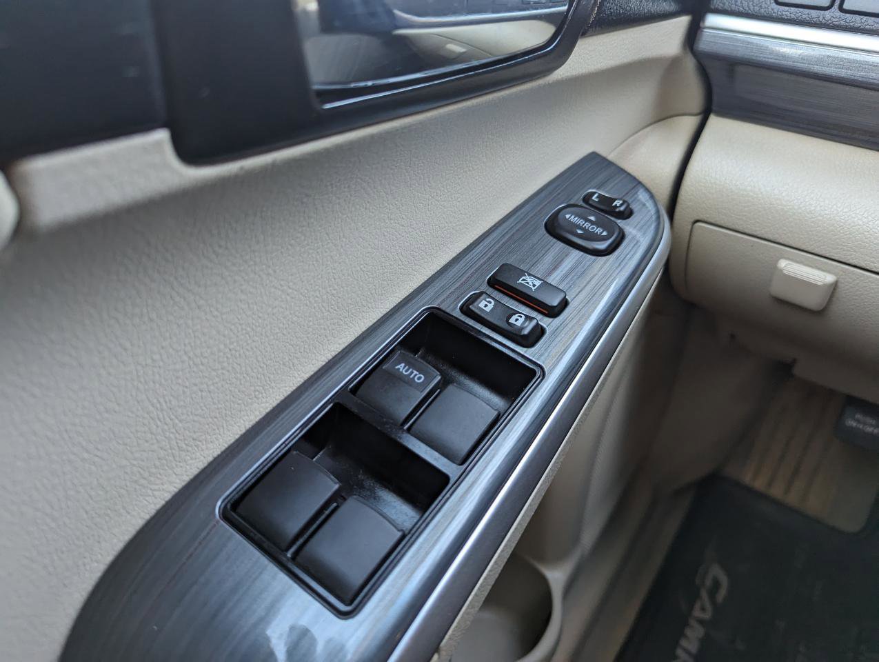 Used 2013 Toyota Camry XLE w/ Leather Pkg image 13