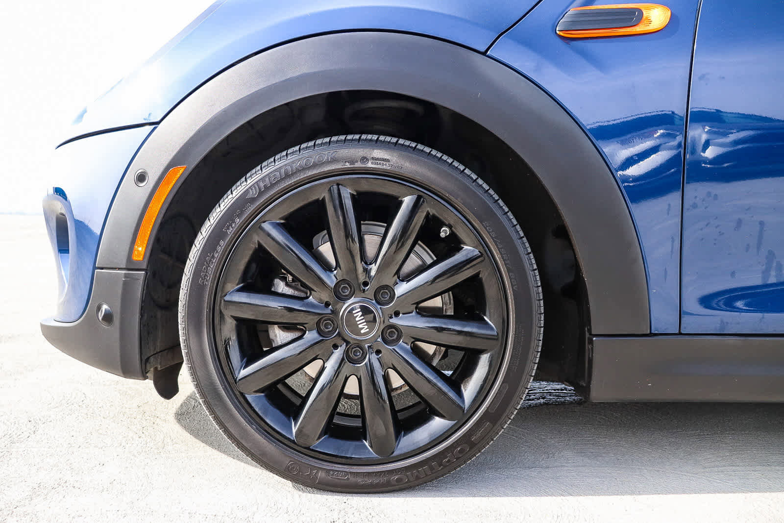 Used 2018 MINI Cooper 2-Door Hardtop image 14