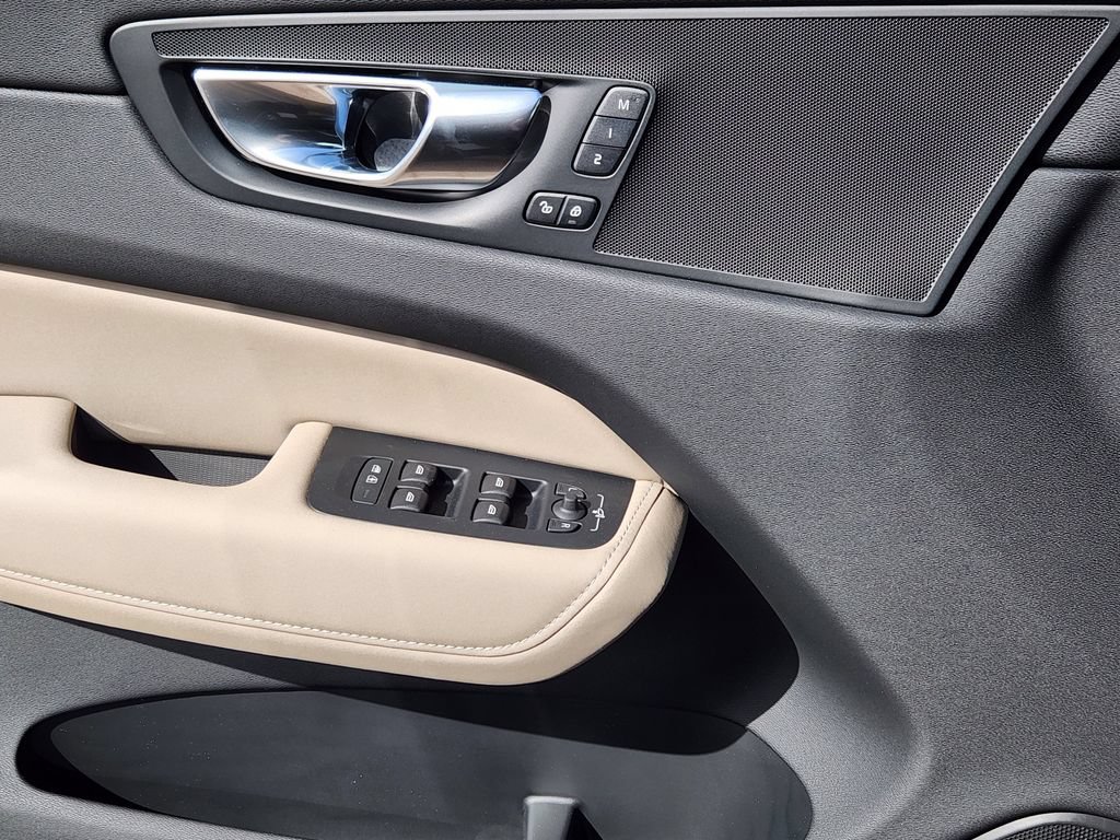 New 2026 Volvo XC60 B5 Plus w/ Protection Package Premier AWD/4WD image 13