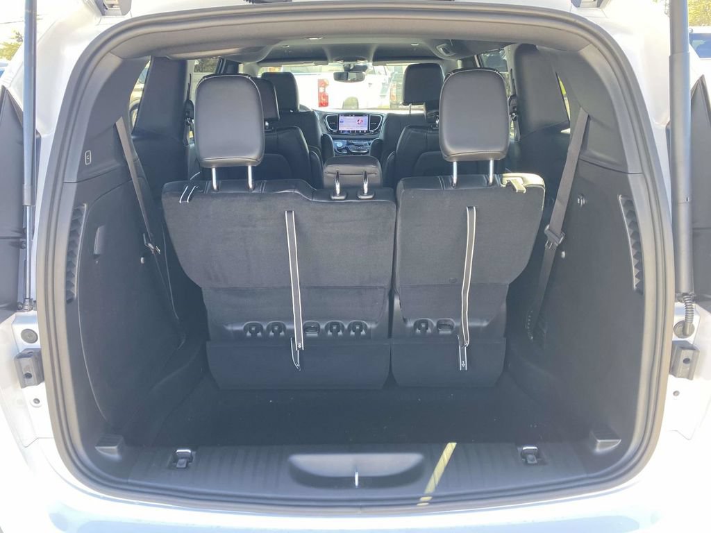 New 2026 Chrysler Pacifica Select w/ S Appearance Package FWD image 9
