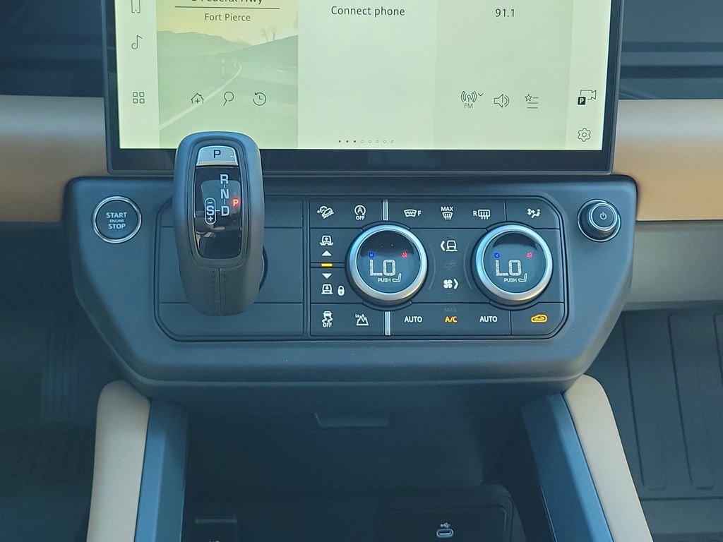 New 2026 Land Rover Defender 110 X-Dynamic SE AWD/4WD image 19